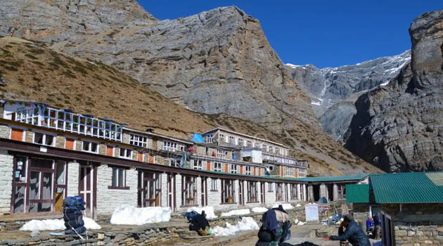 Travel from Thorong Phedi 4,525m to Muktinath 3,760m