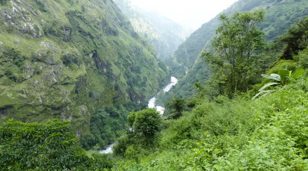 Trekking to Jagat 1,300m from Bhulbhule 840m