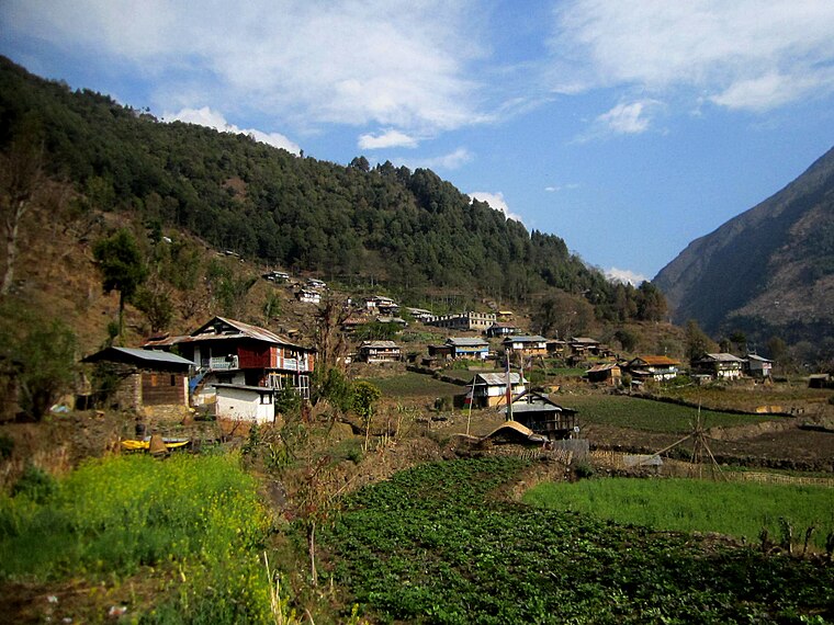 Trek from Amjilosa to Chirwa (2,498-1,185 m)