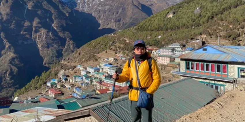 Trek from Namche Bazaar 3,440m to Tengboche 3,810m