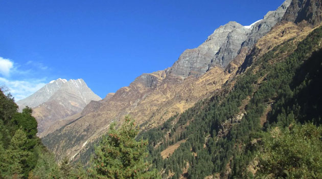 Trek from Deng 1,860m to Namrung 2,630m