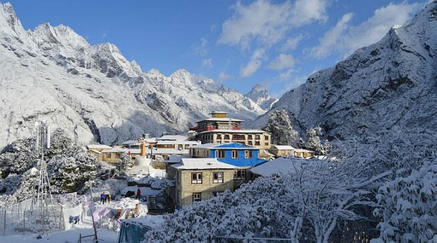 Trek to Dingboche 4,410m from Tengboche 3,810m