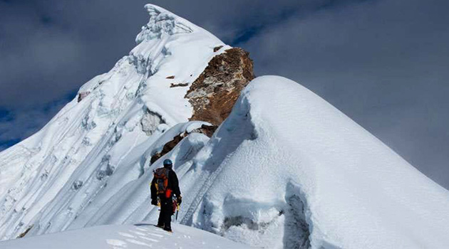Trek to Lobuche 4,910m