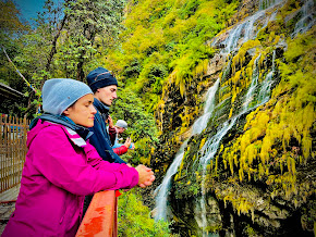 Trek to Lower Sinuwa, 2,220m – 7 hrs.