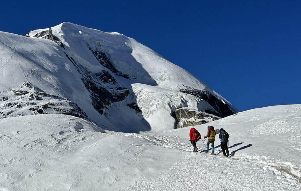 Trek from Phu to Loang 4,680m via Phu Pass 5,200m